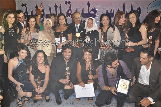 ساندي تقتنص جائزة أفضل فنانة وفيفي ترقص وسط الهتافات! صورة رقم 15 ساندي تقتنص جائزة أفضل فنانة وفيفي ترقص وسط الهتافات! صورة رقم 15