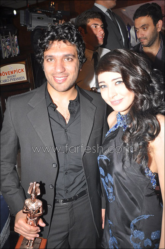 ساندي تقتنص جائزة أفضل فنانة وفيفي ترقص وسط الهتافات! صورة رقم 16 ساندي تقتنص جائزة أفضل فنانة وفيفي ترقص وسط الهتافات! صورة رقم 16