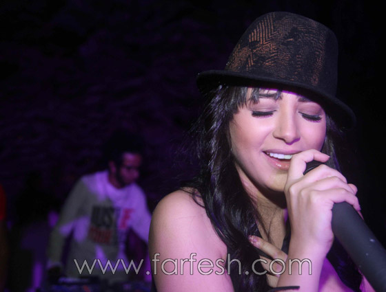 ساندي تشعل حماس أكثر من ثلاثة آلاف من جمهورها بالقاهرة صورة رقم 11 ساندي تشعل حماس أكثر من ثلاثة آلاف من جمهورها بالقاهرة صورة رقم 11