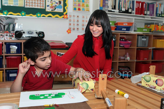 ساندي ترسم ألوان الفرح على وجوه أطفال مركز راشد! صورة رقم 4 ساندي ترسم ألوان الفرح على وجوه أطفال مركز راشد! صورة رقم 4