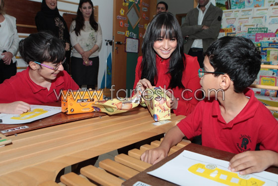 ساندي ترسم ألوان الفرح على وجوه أطفال مركز راشد! صورة رقم 5 ساندي ترسم ألوان الفرح على وجوه أطفال مركز راشد! صورة رقم 5