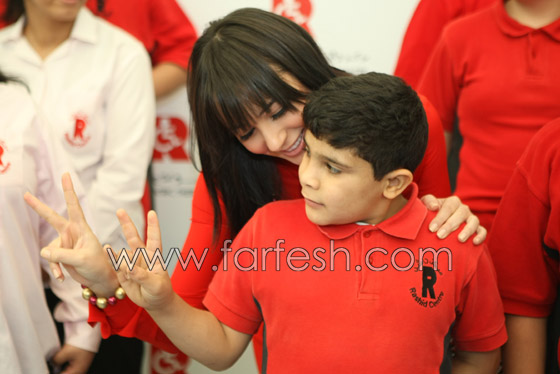 ساندي ترسم ألوان الفرح على وجوه أطفال مركز راشد! صورة رقم 10 ساندي ترسم ألوان الفرح على وجوه أطفال مركز راشد! صورة رقم 10