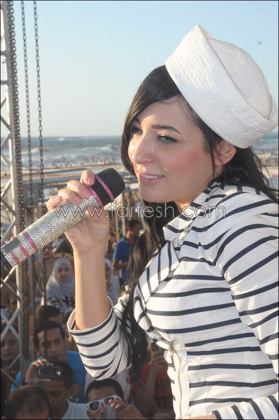 بالصور.. ساندي تشعل حماس الجمهور في ميكا العجمي!!  صورة رقم 2