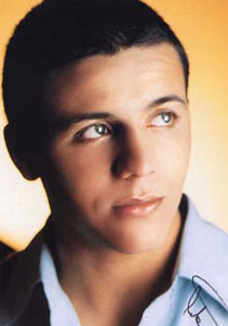 الشاب فضيل يغني بالفرنسية ليجمع التبرعات للصومال  صورة رقم 1