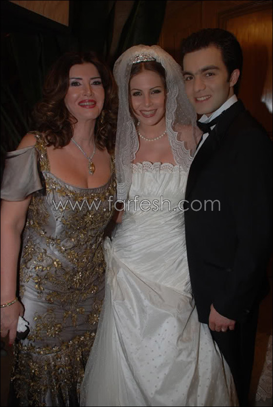 بعد انفصال شريف رمزي ومنة فهمي: ميرفت أمين تقفل هاتفها!! صورة رقم 2