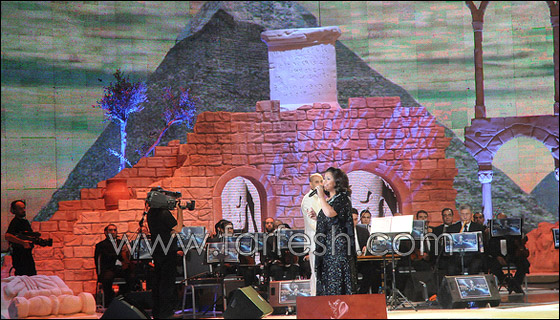 الفنانة شيرين تعد أن تعيد موضة الفنانة شيرين تعد أن تعيد موضة