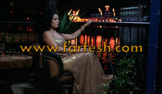 سمية الخشاب تنفي إشاعة سفرها الى لبنان لشراء بدلات رقص! صورة رقم 12 سمية الخشاب تنفي إشاعة سفرها الى لبنان لشراء بدلات رقص! صورة رقم 12