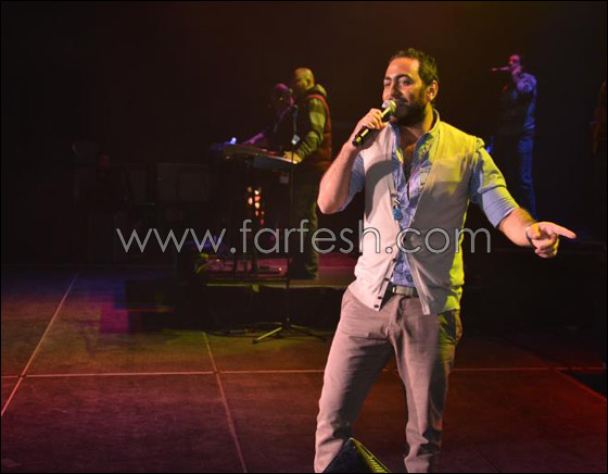 في سابقة جديدة.. تامر حسني يعلن خطوبة شاب وفتاة في حفله! صورة رقم 3 في سابقة جديدة.. تامر حسني يعلن خطوبة شاب وفتاة في حفله! صورة رقم 3