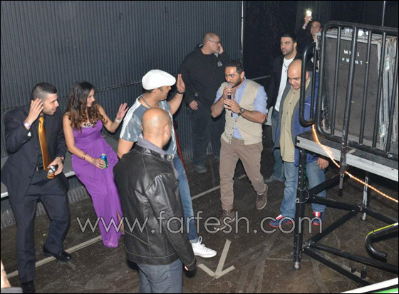 في سابقة جديدة.. تامر حسني يعلن خطوبة شاب وفتاة في حفله! صورة رقم 4 في سابقة جديدة.. تامر حسني يعلن خطوبة شاب وفتاة في حفله! صورة رقم 4