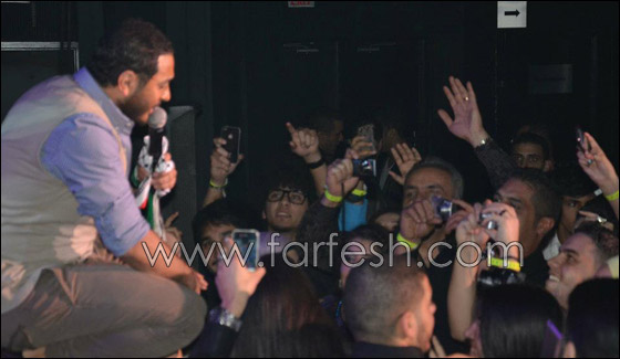 في سابقة جديدة.. تامر حسني يعلن خطوبة شاب وفتاة في حفله! صورة رقم 2 في سابقة جديدة.. تامر حسني يعلن خطوبة شاب وفتاة في حفله! صورة رقم 2