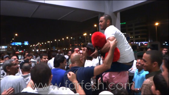 بالصور.. استقبال تاريخي لتامر حسني في قطر!! صورة رقم 4 بالصور.. استقبال تاريخي لتامر حسني في قطر!! صورة رقم 4