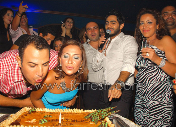 شاهد وعلق.. تامر حسني يستجيب لطلبات كارهيه ويحلق شعر صدره! صورة رقم 7 شاهد وعلق.. تامر حسني يستجيب لطلبات كارهيه ويحلق شعر صدره! صورة رقم 7