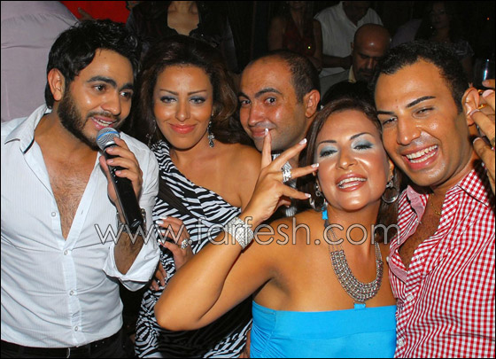 شاهد وعلق.. تامر حسني يستجيب لطلبات كارهيه ويحلق شعر صدره! صورة رقم 4 شاهد وعلق.. تامر حسني يستجيب لطلبات كارهيه ويحلق شعر صدره! صورة رقم 4