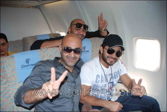 انتقادات لاذعة لتامر حسني بسبب صورته مع معمر القذافي  صورة رقم 11