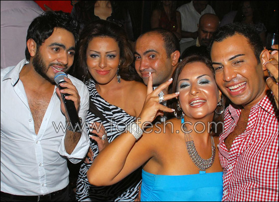 بالصور.. تامر حسني يغني لزوجة منظم حفلاته صورة رقم 3 بالصور.. تامر حسني يغني لزوجة منظم حفلاته صورة رقم 3