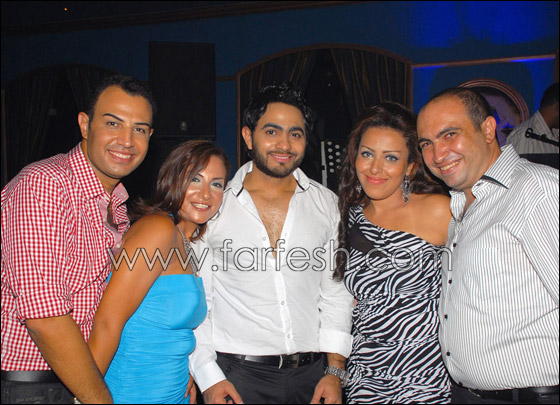 بالصور.. تامر حسني يغني لزوجة منظم حفلاته صورة رقم 5 بالصور.. تامر حسني يغني لزوجة منظم حفلاته صورة رقم 5