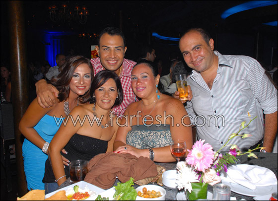 بالصور.. تامر حسني يغني لزوجة منظم حفلاته صورة رقم 11 بالصور.. تامر حسني يغني لزوجة منظم حفلاته صورة رقم 11