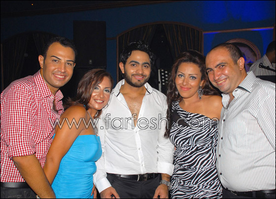 بالصور.. تامر حسني يغني لزوجة منظم حفلاته صورة رقم 6 بالصور.. تامر حسني يغني لزوجة منظم حفلاته صورة رقم 6