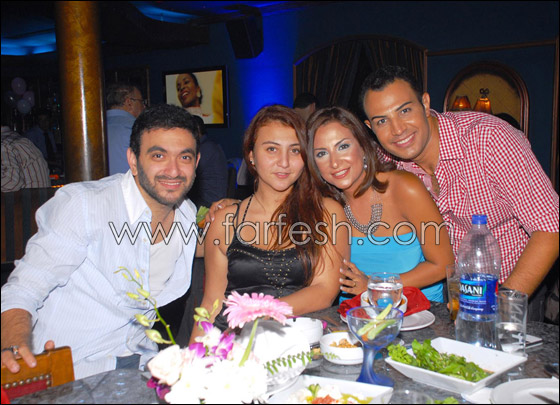 بالصور.. تامر حسني يغني لزوجة منظم حفلاته صورة رقم 1 بالصور.. تامر حسني يغني لزوجة منظم حفلاته صورة رقم 1