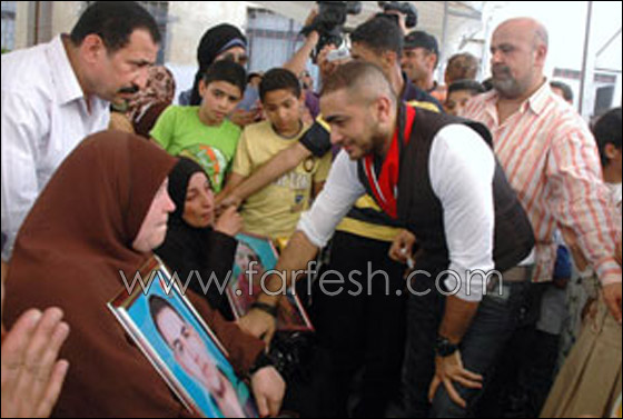 بالصور.. تامر حسني يكرّم أسر الشهداء وسط حالة من الشجن! صورة رقم 9