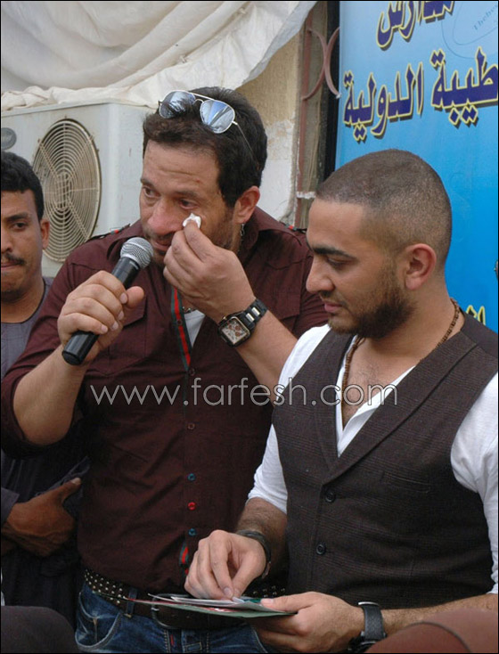 بالصور.. تامر حسني يكرّم أسر الشهداء وسط حالة من الشجن! صورة رقم 5