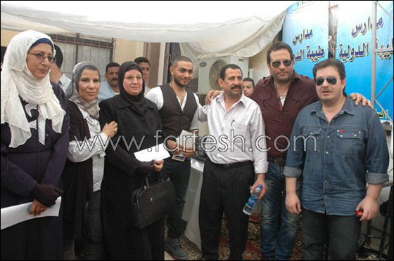 بالصور.. تامر حسني يكرّم أسر الشهداء وسط حالة من الشجن! صورة رقم 6