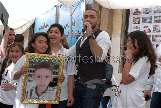 بالصور.. تامر حسني يكرّم أسر الشهداء وسط حالة من الشجن! صورة رقم 10