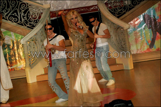 فيفيان عازار تتألق مع فرقتها الراقصة!! صورة رقم 9 فيفيان عازار تتألق مع فرقتها الراقصة!! صورة رقم 9