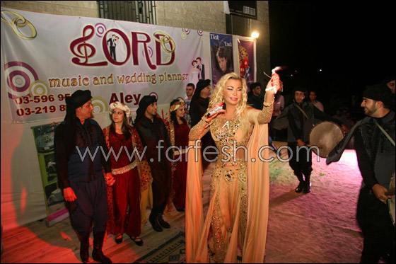 بالصور.. فيفيان عازار تمتع حشدا كبيرا بالبنت اللبنانية!! صورة رقم 8 بالصور.. فيفيان عازار تمتع حشدا كبيرا بالبنت اللبنانية!! صورة رقم 8