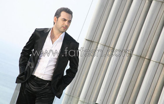 بسيارته الجديد.. الفنان وائل جسار وابنته يتعرّضان لحادث سير صورة رقم 3 بسيارته الجديد.. الفنان وائل جسار وابنته يتعرّضان لحادث سير صورة رقم 3