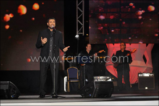 اشتعال الحرب بين معجبي نوال ووائل بحفل ليالي دبي!  صورة رقم 26