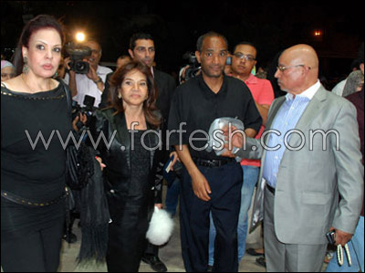 بالصور.. فنانون وسفراء ووزراء يشاركون بعزاء وردة في القاهرة صورة رقم 8