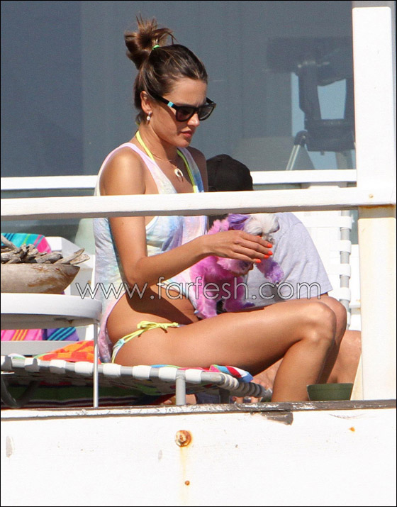 البرازيلية أليساندرا تلعب كرة الطائرة على شاطئ البحر! صورة رقم 14 البرازيلية أليساندرا تلعب كرة الطائرة على شاطئ البحر! صورة رقم 14