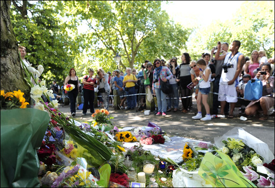 بوفاتها.. إيمي وينهاوس تنضمّ إلى بوفاتها.. إيمي وينهاوس تنضمّ إلى