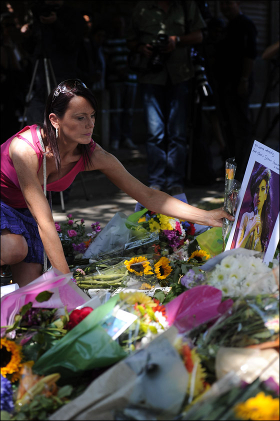 بوفاتها.. إيمي وينهاوس تنضمّ إلى بوفاتها.. إيمي وينهاوس تنضمّ إلى