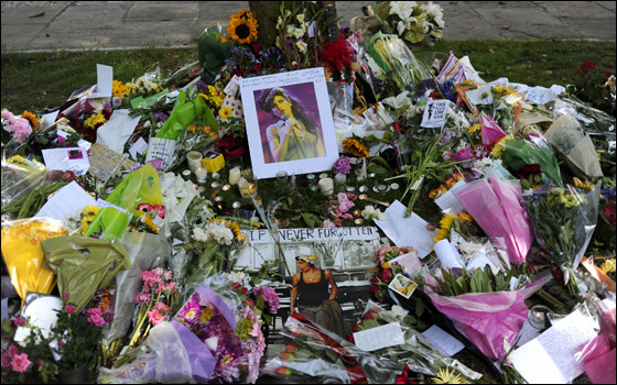 بوفاتها.. إيمي وينهاوس تنضمّ إلى بوفاتها.. إيمي وينهاوس تنضمّ إلى