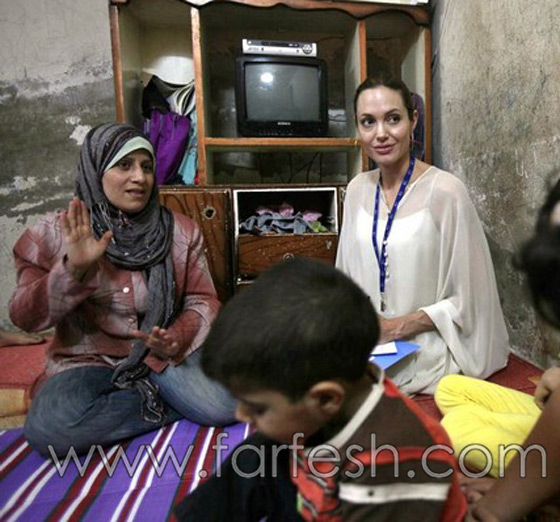 أنجلينا توضح سوء فهم علاقة الحب بين محجبة وجلادها الصربي صورة رقم 26 أنجلينا توضح سوء فهم علاقة الحب بين محجبة وجلادها الصربي صورة رقم 26