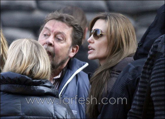 ماذا حصل مع جولي في أول تجربة اخراج سينمائي؟؟ صورة رقم 2 ماذا حصل مع جولي في أول تجربة اخراج سينمائي؟؟ صورة رقم 2