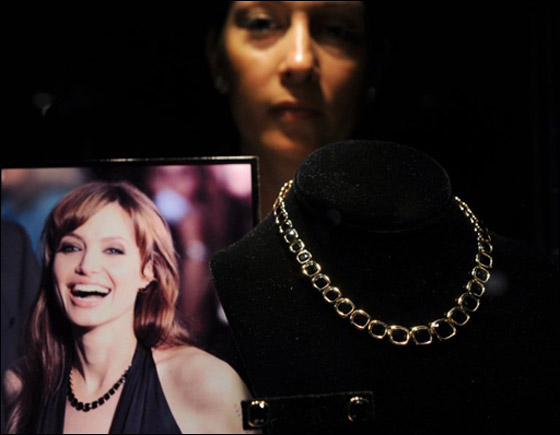 هل ستتبنى أنجلينا جولي طفلا جزائريا؟؟  صورة رقم 21