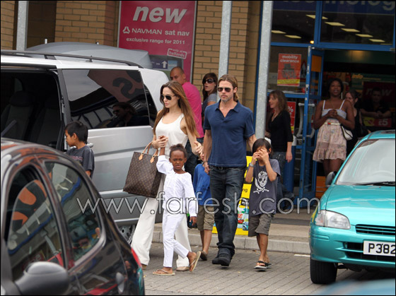 بعد انجاب 3 اطفال وتبني 3 اخرين انجلينا وبراد يفكران بالزواج!  صورة رقم 7