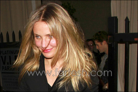 بغياب حبيبها المفترض كاميرون برفقة بطل مسلسل بغياب حبيبها المفترض كاميرون برفقة بطل مسلسل