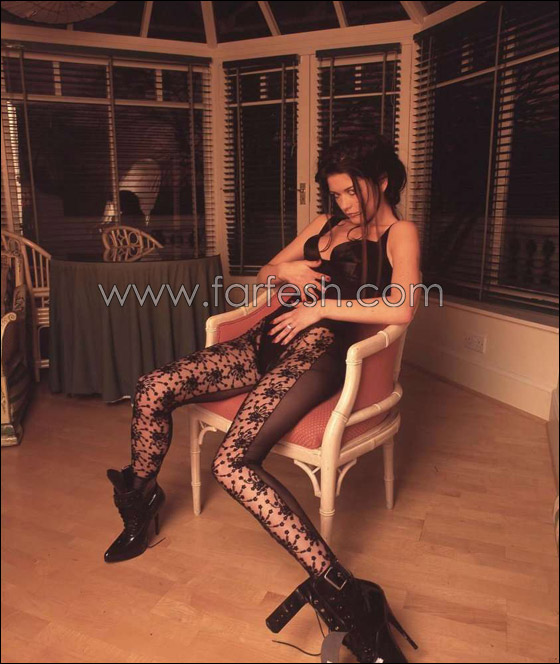 كاثرين جونز لا تملك نقودا لاصطحاب ابنتها للمدرسة! صورة رقم 18 كاثرين جونز لا تملك نقودا لاصطحاب ابنتها للمدرسة! صورة رقم 18