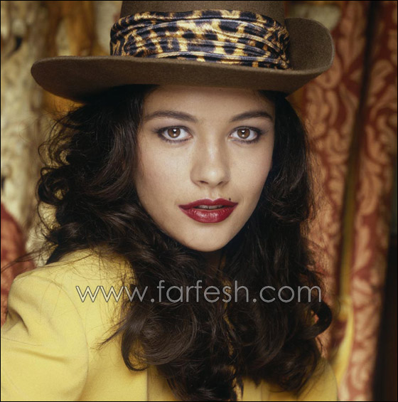 كاثرين جونز لا تملك نقودا لاصطحاب ابنتها للمدرسة! صورة رقم 26 كاثرين جونز لا تملك نقودا لاصطحاب ابنتها للمدرسة! صورة رقم 26