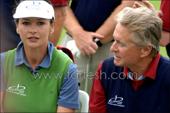 كاثرين زيتا جونز دخلت مصحة للعلاج من الاكتئاب المزمن!  صورة رقم 3