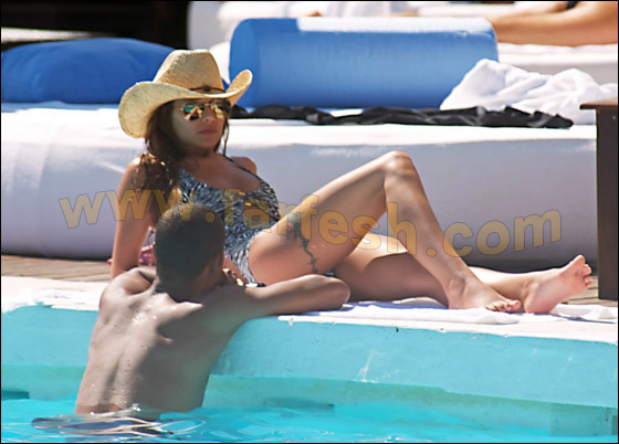 بالصور: زوج شارلي كول يحتضن فتيات في ناد ليلي.. فما موقفها؟  صورة رقم 27