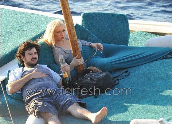 رغم انفصالهما.. اجوليرا وزوجها سيظلان صديقين! صورة رقم 1 رغم انفصالهما.. اجوليرا وزوجها سيظلان صديقين! صورة رقم 1