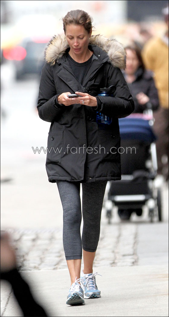 عارضة مشهورة تنهي تمارينها الرياضية بفضيحة مضحكة!!! صورة رقم 4 عارضة مشهورة تنهي تمارينها الرياضية بفضيحة مضحكة!!! صورة رقم 4