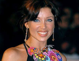 ما هو سبب غضب النجمة  داني مينوغ  من  سايمون كاول؟!   صورة رقم 1