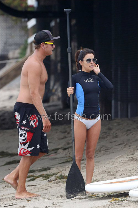 ايفا لونغوريا تستعيد عزوبيتها على شاطىء البحر!! صورة رقم 4 ايفا لونغوريا تستعيد عزوبيتها على شاطىء البحر!! صورة رقم 4