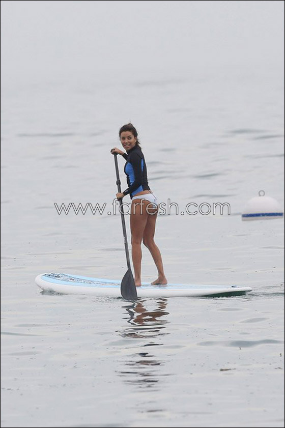 ايفا لونغوريا تستعيد عزوبيتها على شاطىء البحر!! صورة رقم 5 ايفا لونغوريا تستعيد عزوبيتها على شاطىء البحر!! صورة رقم 5